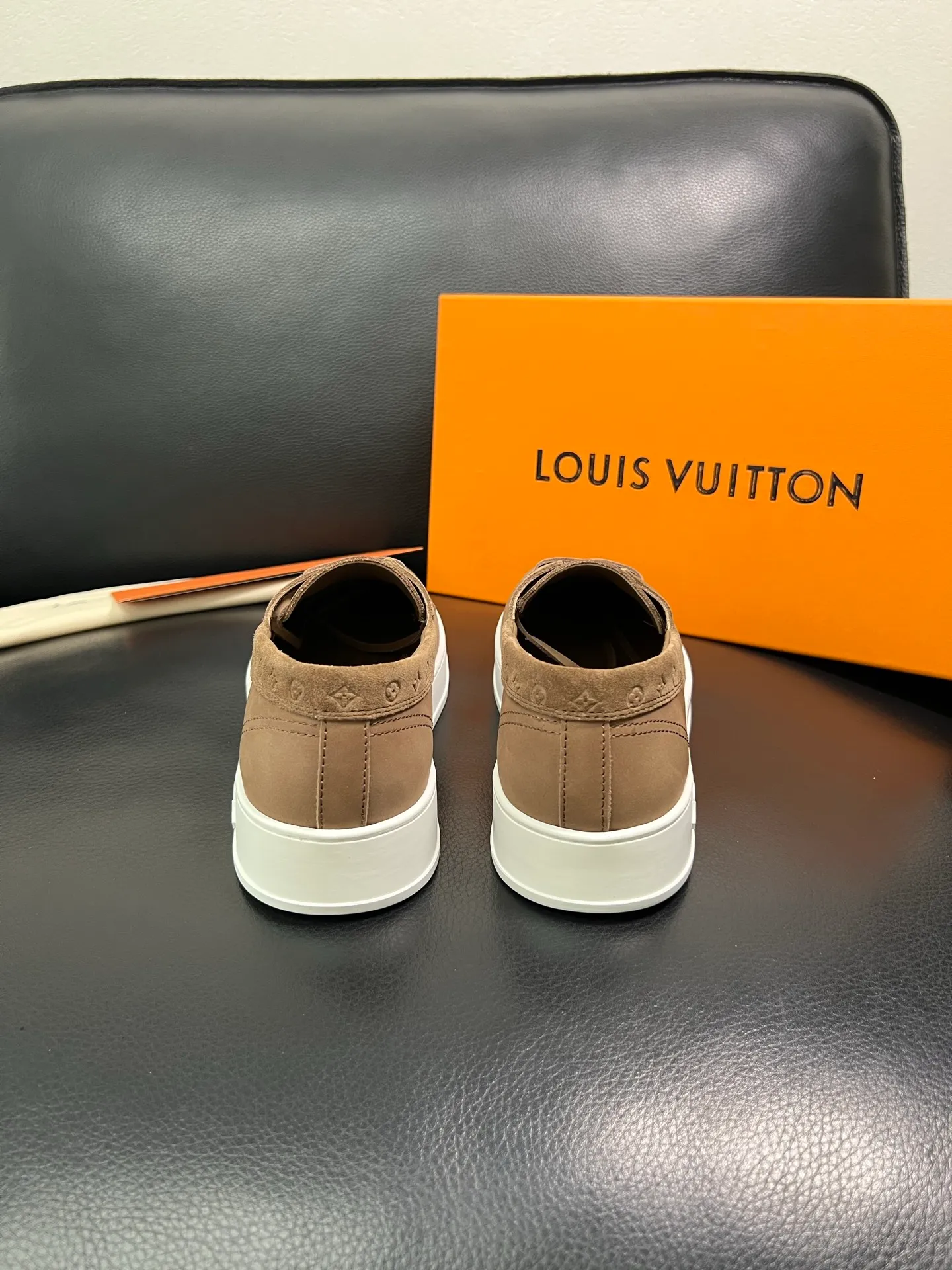 Men's shoes 💰780 Lv top purchasing agent Louis Vuitton, slip-on sports shoes counter synchronization, uppers imported from Italy, high-quality splicing colorful and complex handicrafts, imported cowhide pads are soft and comfortable, soles: original soles specially provided by the original factory, T men's shoes 💰U exclusive movable molded soles are super comfortable, original and single goods, high quality, you can go in and out of the counter at will, welcome to compare, code number 39-44 (customized 38 45)85856
